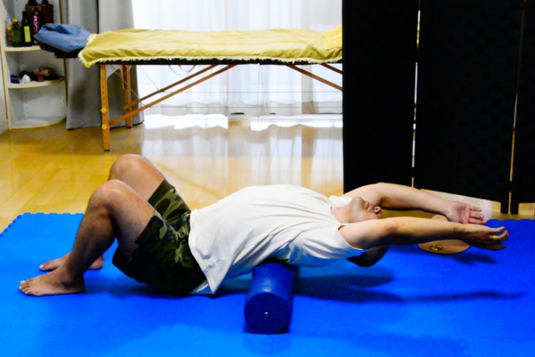 using-stretching-poles-to-improve-posture